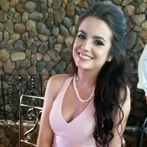 Meet your Posher, Claudia